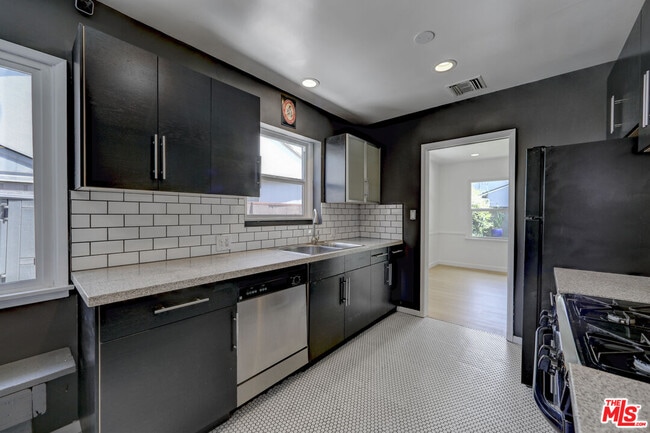 Building Photo - 6044 Varna Ave