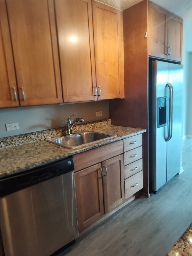 Building Photo - 9725 Woods Dr