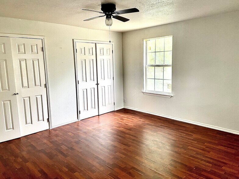Back Master Bedroom - 1310 Sutton Dr