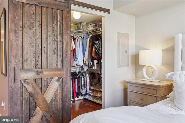 Building Photo - 1021 N Garfield St