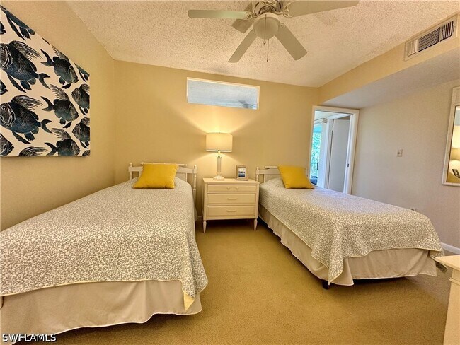 Building Photo - 555 Park Shore Dr