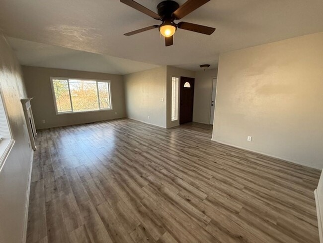 Building Photo - 577 Sunwood Dr NW