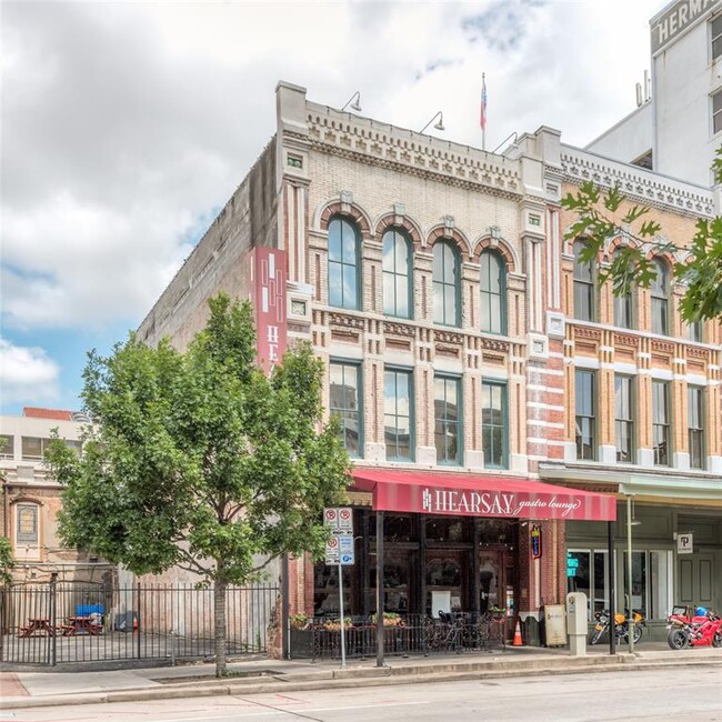 Building Photo - 201 Main St