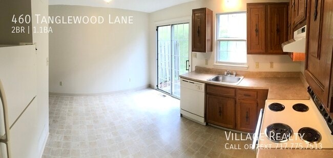 Building Photo - 460 Tanglewood Ln