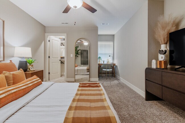 Walk-in Closets - FieldHouse Townhomes