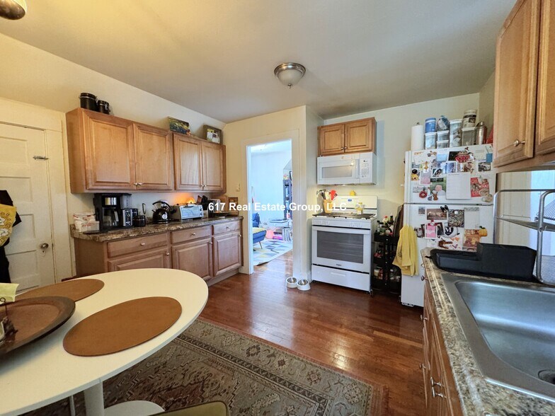 Building Photo - 26 Royal St