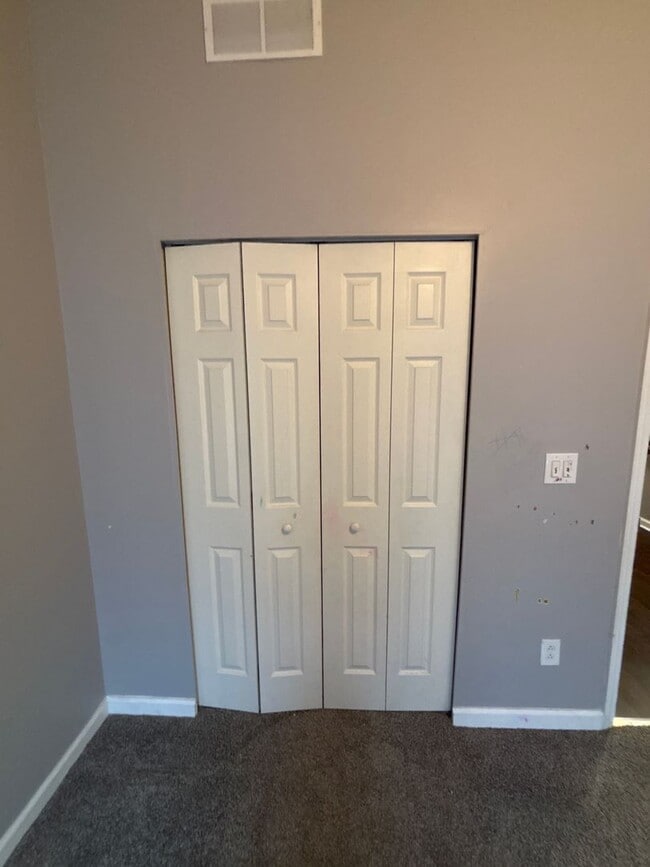 Building Photo - Your Dream Townhome Awaits