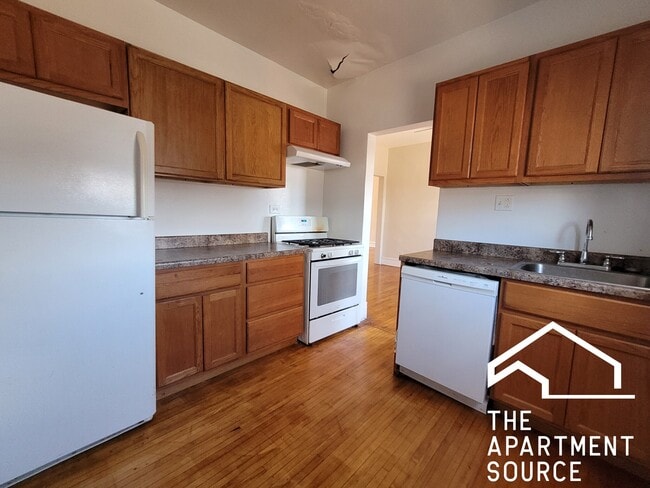 Building Photo - 1368 W Estes Ave