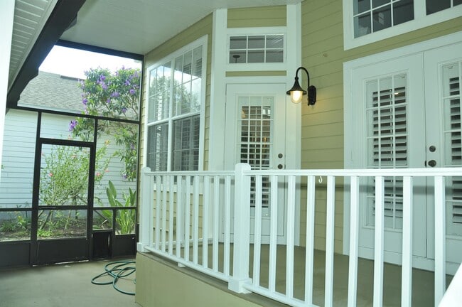 Building Photo - 607 Nadina Pl