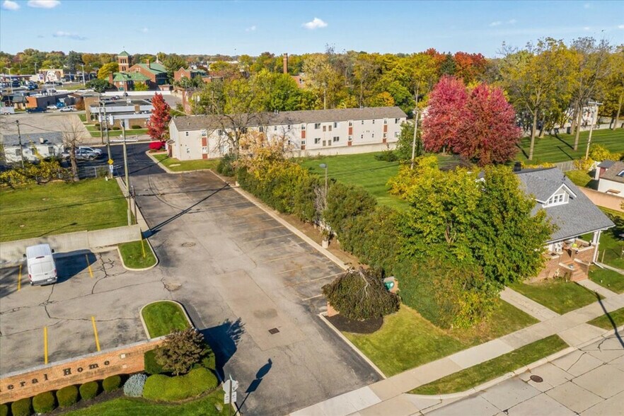 Building Photo - 18375 Mesle St