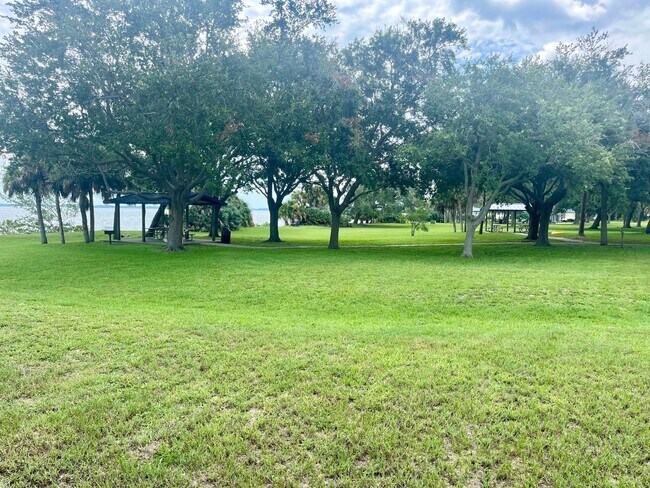 Building Photo - 6850 US-1