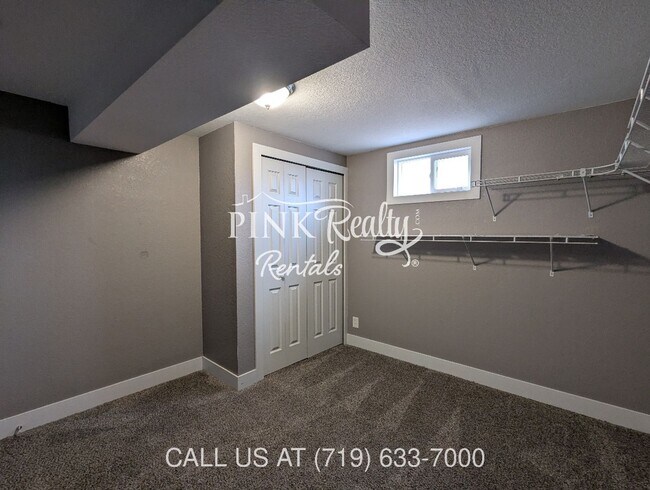 Building Photo - 2545 Lelaray St