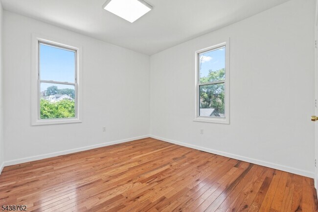 Building Photo - 1043 Hunterdon St