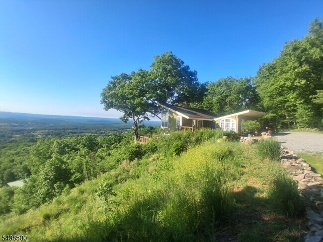 Building Photo - 20 Upper Mountain Rd