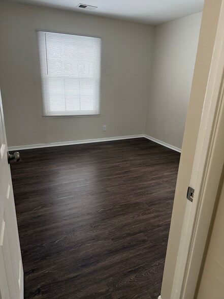 Building Photo - 3 S Victoria Ln