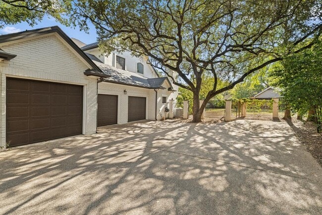 Building Photo - 1213 Grosvener Ct