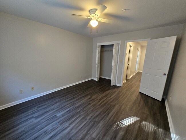 Building Photo - 267 Waterdown Dr