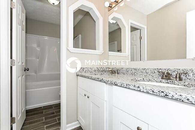 Building Photo - 3 Bedroom Pet-Friendly Home in Jonesboro, GA with Main Street Renewal