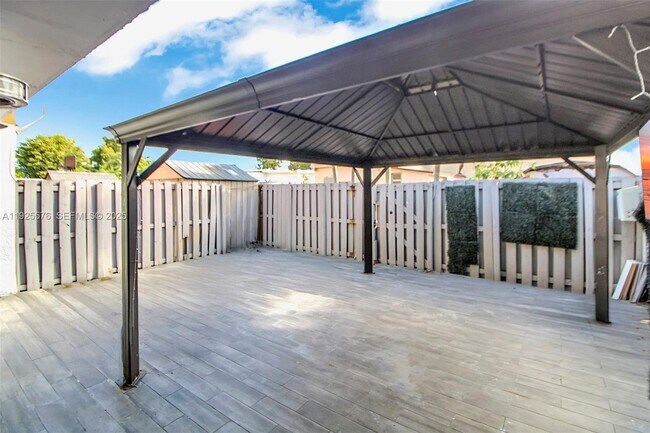 Building Photo - 870 SW 129th Pl