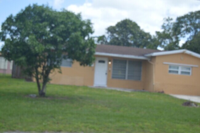 Building Photo - 896 SW 64th Terrace