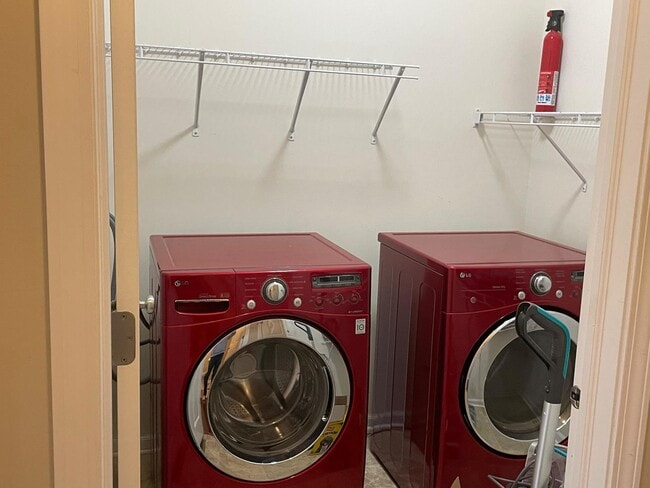 Building Photo - 2755 Blakely Ln