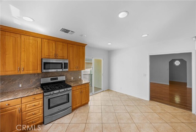 Building Photo - 826 E Olive Ave