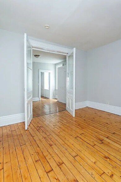 Building Photo - 204 E 13th St