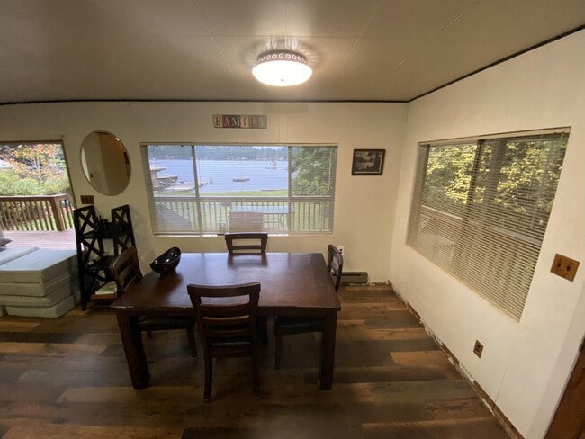 Building Photo - 31 SW Lake Roesiger Rd