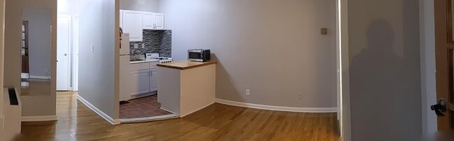 Building Photo - 115 E St SE