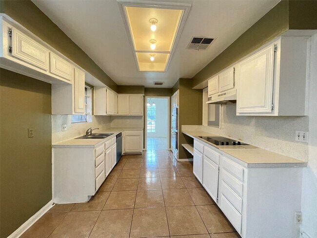 Building Photo - 7110 Foxmar Ln