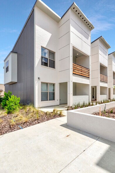 Building Photo - 208 Centre Sarcelle Blvd