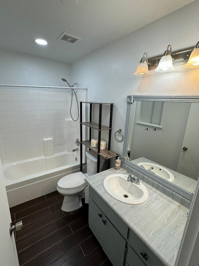 Building Photo - NEWLY RENOVATED ARVIN HOME HAVEN