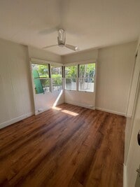 Building Photo - Spacious 2 bedrooms, 1 bath with parking