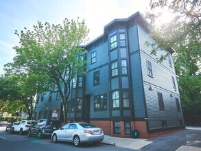 Building Photo - 181 Putnam Ave