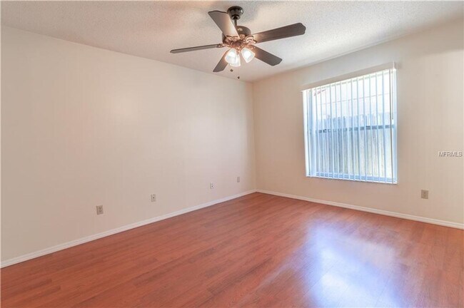 Building Photo - Freshly Painted 3/2 with Fenced Yard & Fireplace!