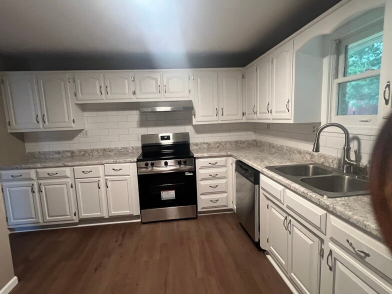 Building Photo - 3026 Hogan Dr