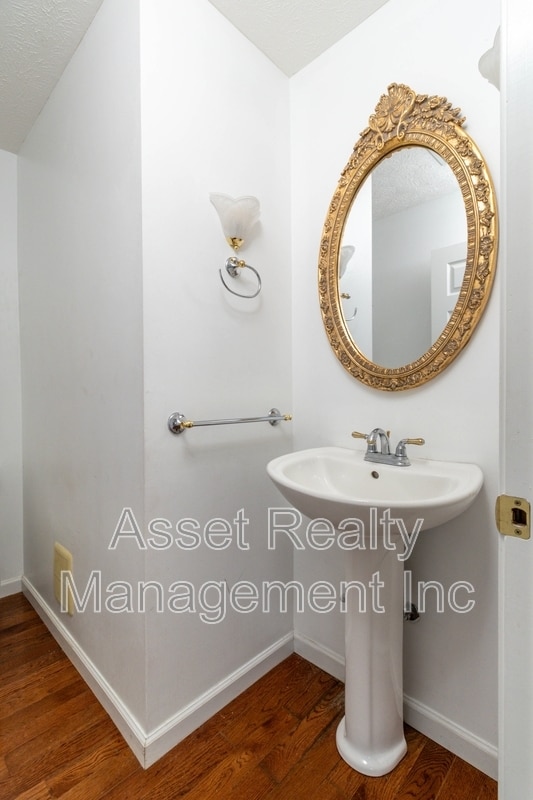Building Photo - 2084 Allenridge Dr