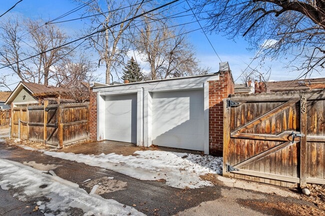 Building Photo - 573 S Pearl St