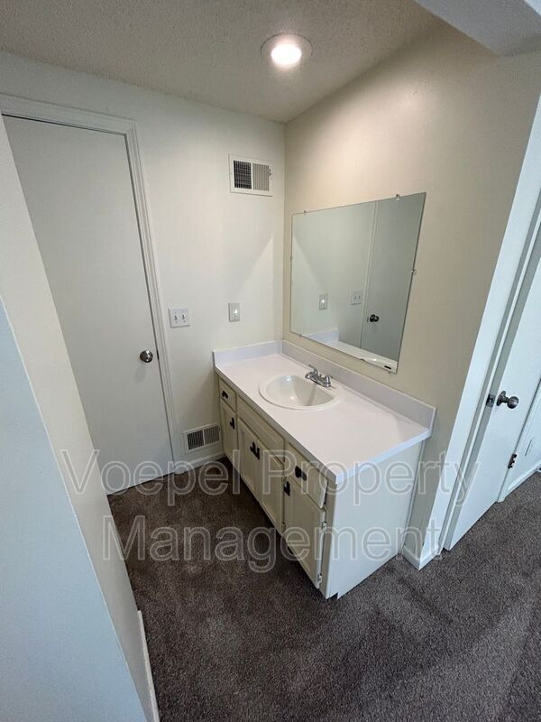 Building Photo - 10103 E 67th St