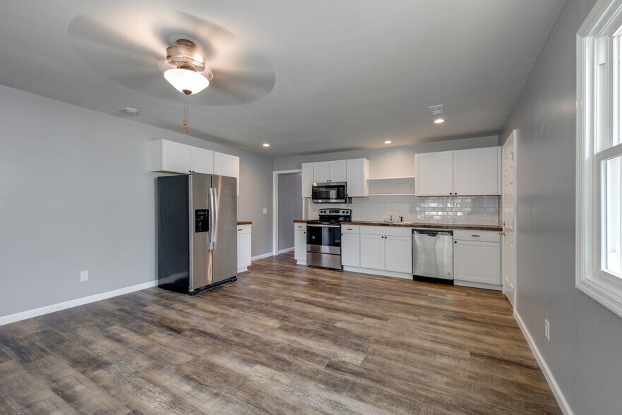 Living/Kitchen area - 2611 Andrews St