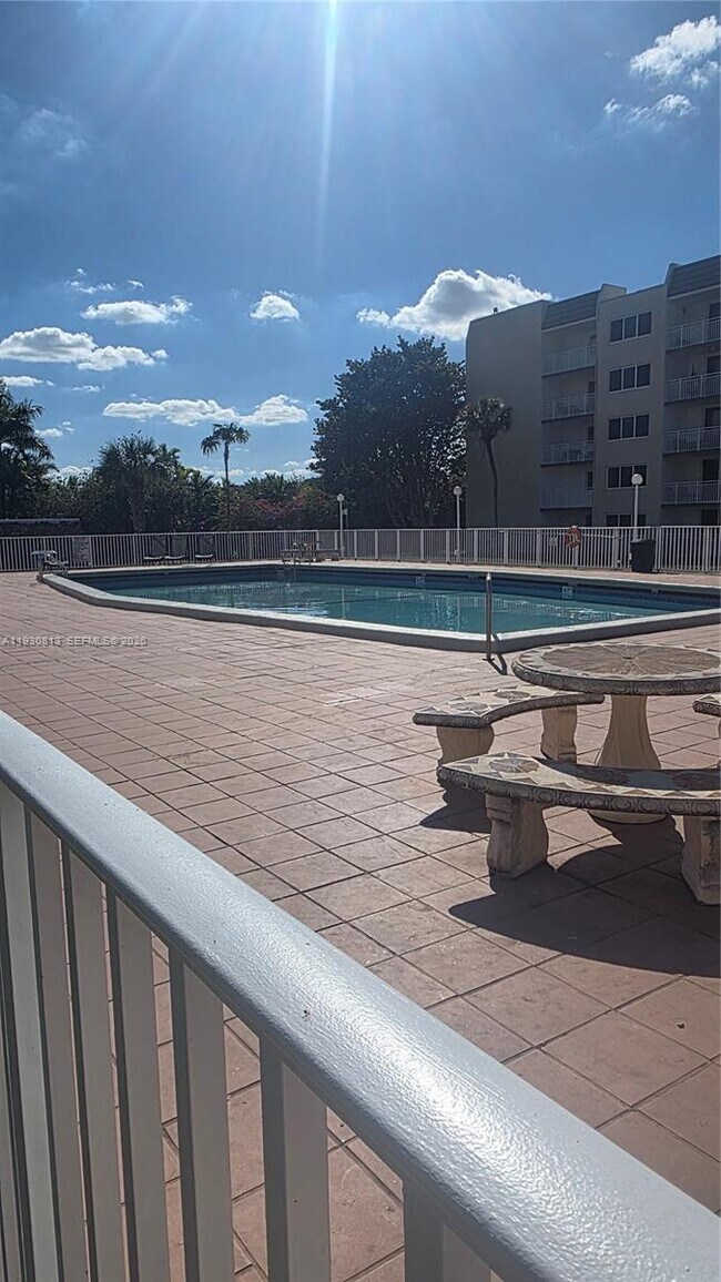 Building Photo - 6930 Miami Gardens Dr