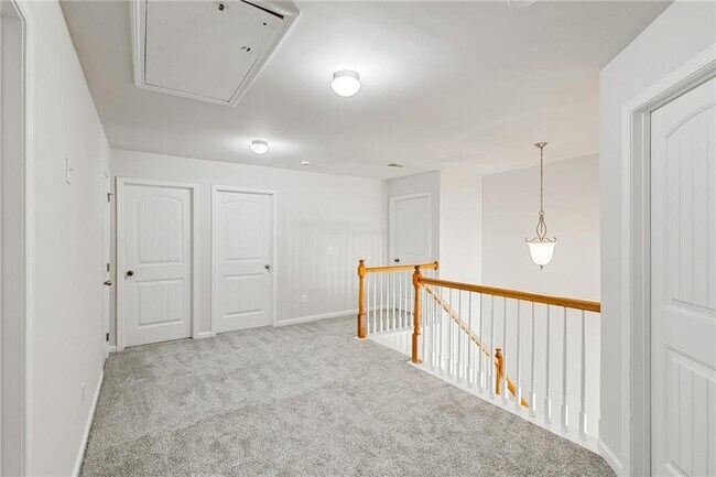 Building Photo - 34 Persian Ivy Way