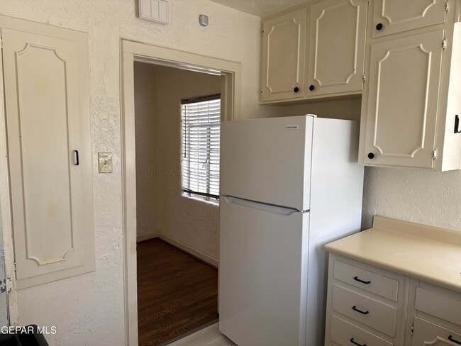 Building Photo - 1222 Mesita Dr