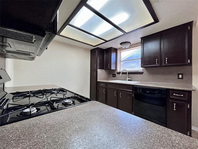 Building Photo - 906 Spring Tree St