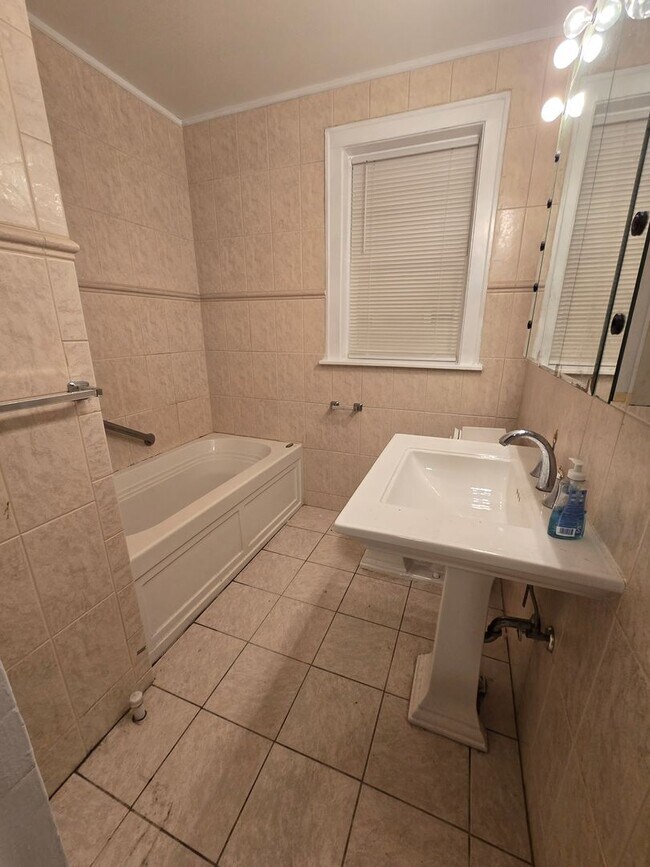 Building Photo - Chatham Properties LLC