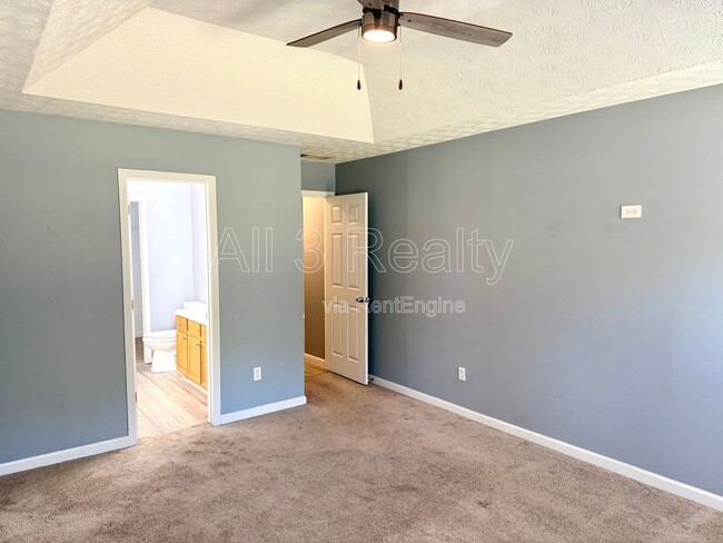 Building Photo - 11166 Knotty Pine Pl