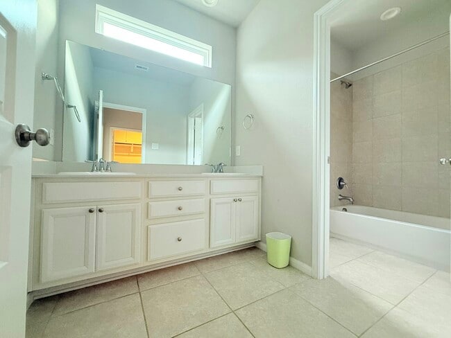 Building Photo - 3207 Planters Peak Dr