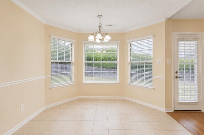 Building Photo - 1654 Far Dr