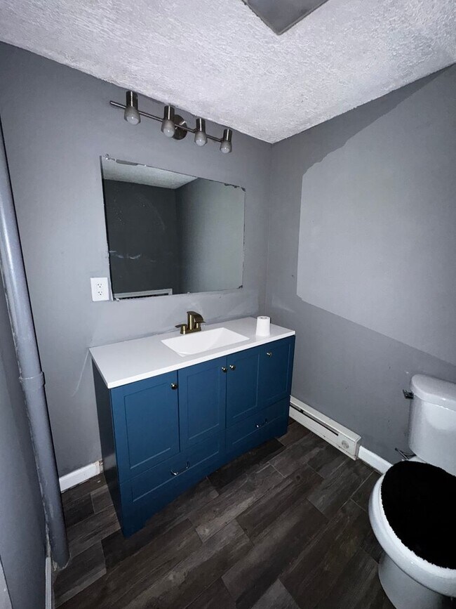 Building Photo - 2 Bedroom, 1st Floor Apartment