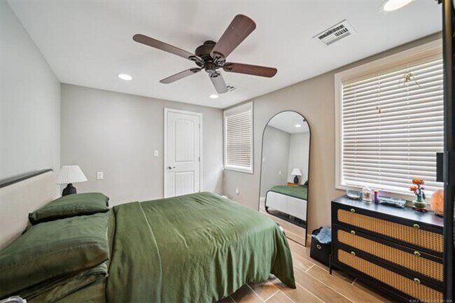 Building Photo - Gorgeous updated and modern open layout